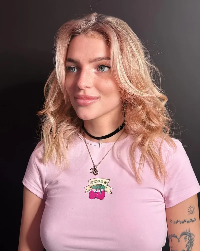 Balayage blonde wavy hair — Cemra hair salon Vilnius